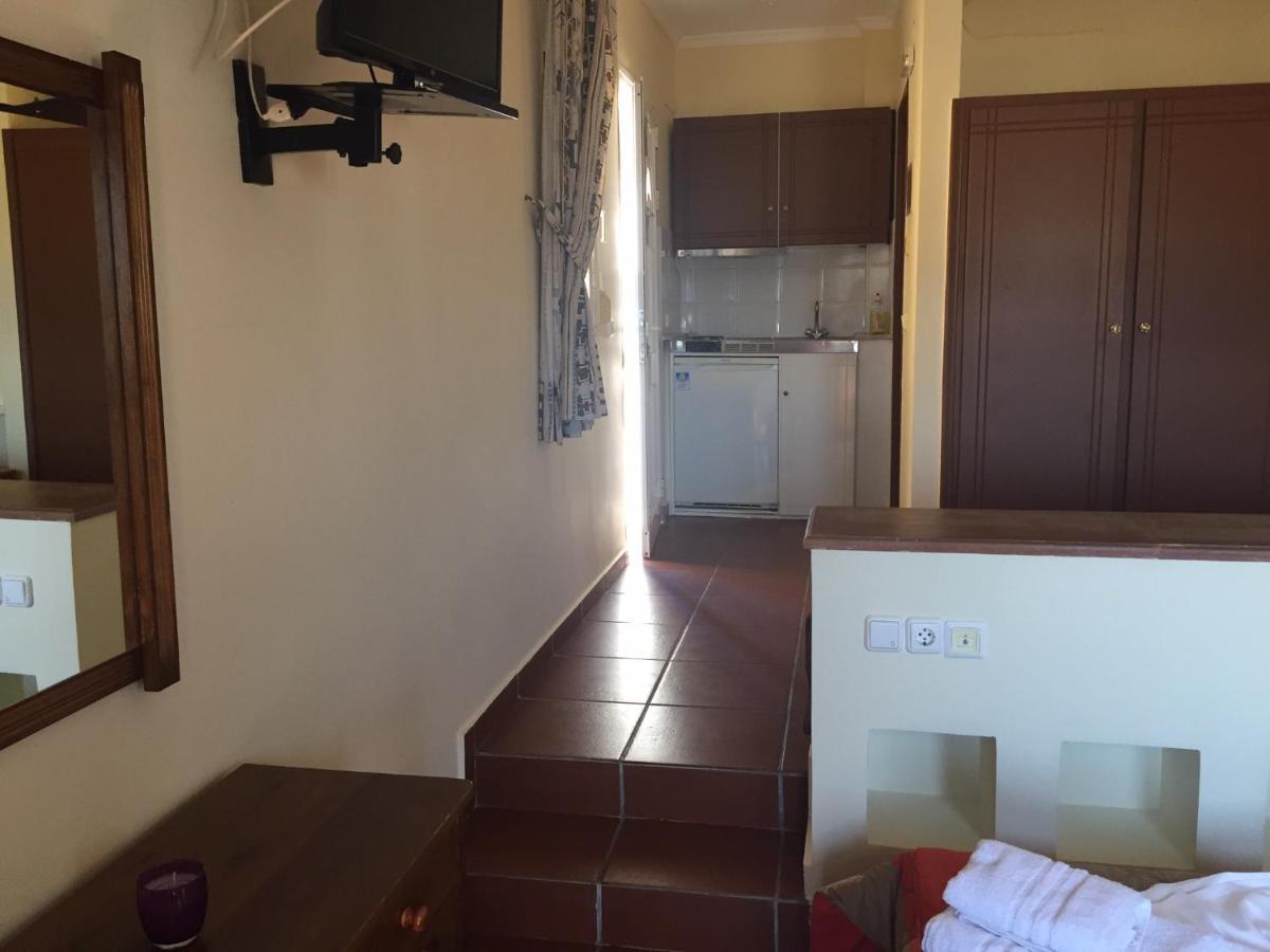 Toulipa Rooms Agia Ermioni Exterior photo